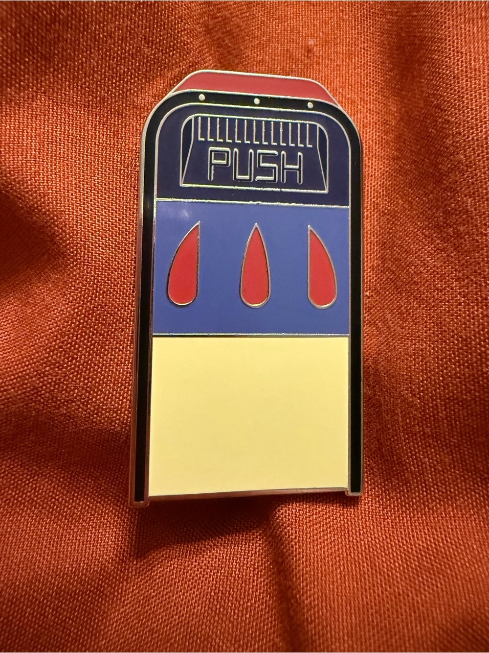 PUSH vin Snow White pin